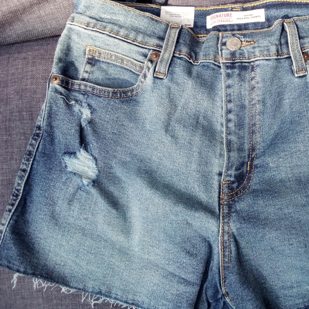 Signature Levi Strauss & Co. Heritage 3" HighRise Cutoff Short BLUE washed look